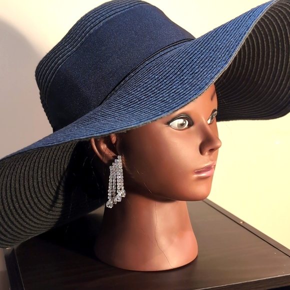 Silver Water Droplet Earrings - Picture 4 of 5